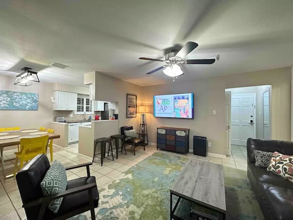 Cozy Duplex Home, The Woodlands - Tomball
