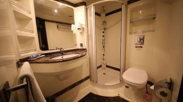 River Boat - Double Room With Private Bathroom - Kairo