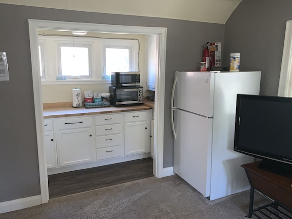 Cozy And Clean One Bedroom Retreat! - Maple Grove, MN