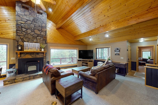 Secluded Lodge Near Skiing And Parks With Game Room, Hot Tub, And Gas Grill - Pagosa Springs, CO