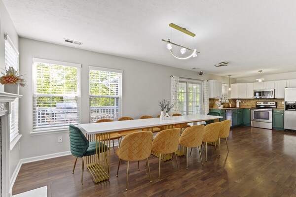 Accommodate 19 Guests, Pet-friendly. Ideal For Group Gatherings, Birthdays. - Central Park, Carmel