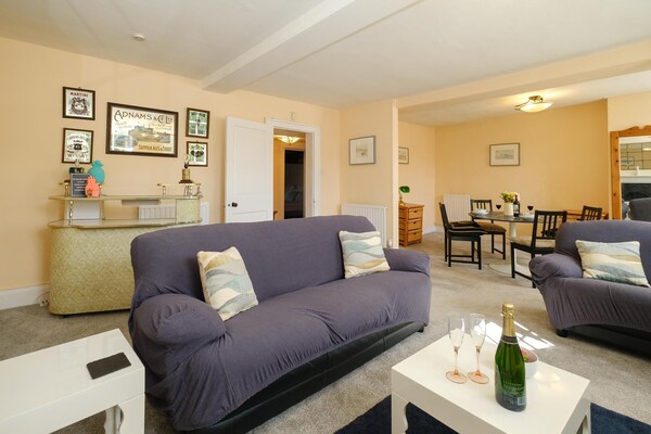 Hill House Apartment - Sleeps 2 Guests  In 1 Bedroom - Framlingham