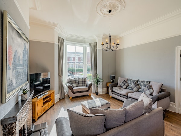 6 Bedroom Accommodation In Southport - Southport