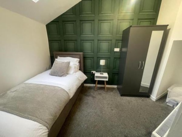Elegant 3 Bedroom Apartment - Staffordshire