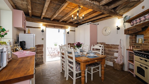 Joe's Cottage -  A Holiday Let That Sleeps 6 Guests  In 3 Bedrooms - ブリッジノース