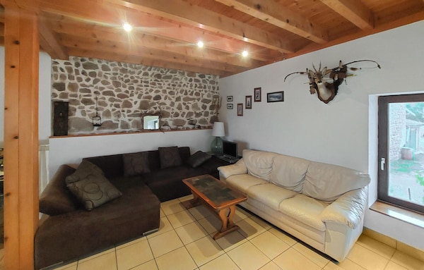 Enjoy A Relaxing Vacation In This Inviting Vacation Home Close To Nature. - Monistrol-sur-Loire