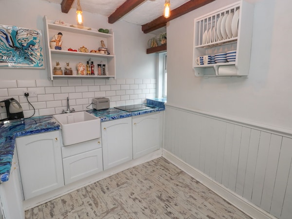 Cobwebs Corner, Pet Friendly, Character Holiday Cottage In Porthcawl - Porthcawl