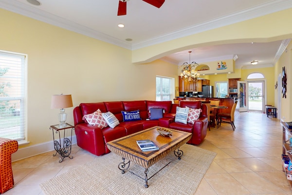 Colorful End Unit Townhome With Resort Amenities, Sound Views, W\/d, & Ac - Perdido Key, FL