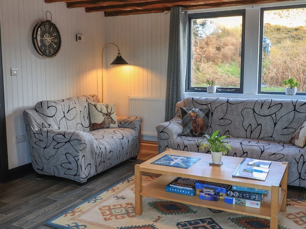 Doune Bay Lodge, Pet Friendly, Character Holiday Cottage In Mallaig - Mallaig