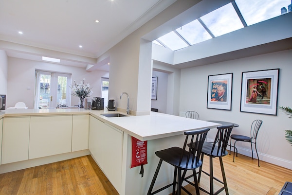 Modern House In West Wimbledon With Office And Parking - Surbiton