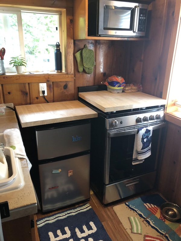 Quiet Corey Cove One Bedroom Cabin With Otsego Lake Views, Close To Skiing - Gaylord, MI