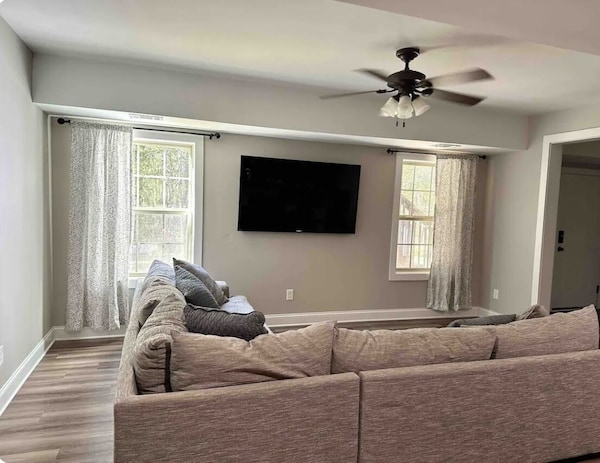 Cozy 2 Bedroom Apartment Conveniently Located In Newnan - Newnan
