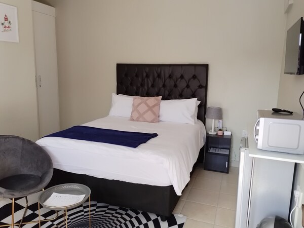 Where Tranquility, Serenity, Elegance & Beauty Stays "Home Away From Home Feel" - Germiston