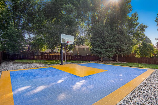 Available Easter Weekend!  Hot Tub, Basketball Court, Fenced In Yard & More!\n - Sioux Falls