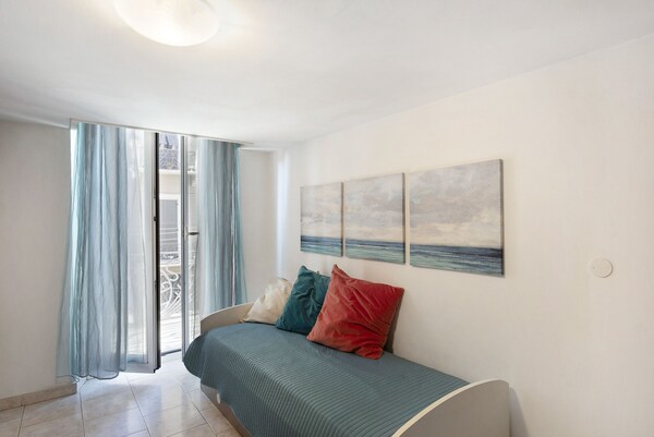 Apartment 'Nel Palazzo Del Sole' With Balcony And Wi-fi - Albisola Superiore