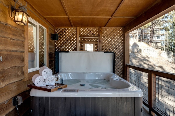 Luxury Cabin - Walk To Stagecoach Lift - Hot Tub - Mountain Views - Dogs Allowed - Nevada
