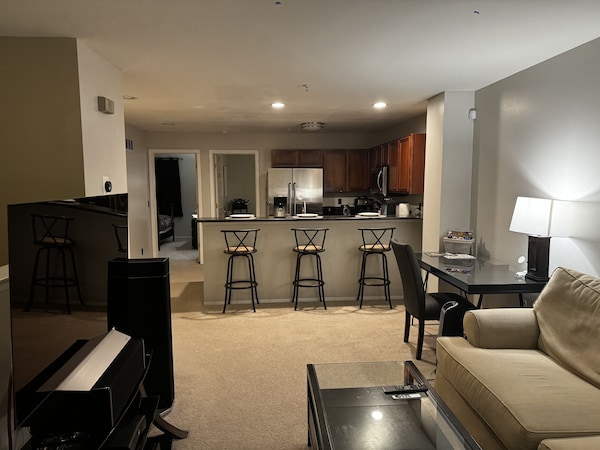 Chic & Cozy Condo Retreat With In-unit Washer\/dryer, Garage, And Charm! - Lake Orion, MI
