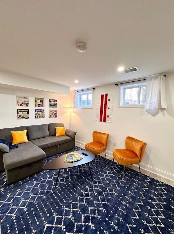 Stylish 1 Bed - 5 Min Walk To Metro, Free Parking! - Silver Spring, MD
