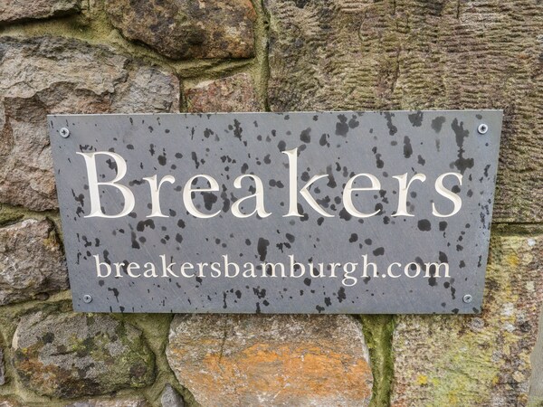 Breakers, Family Friendly, Character Holiday Cottage In Bamburgh - Bamburgh
