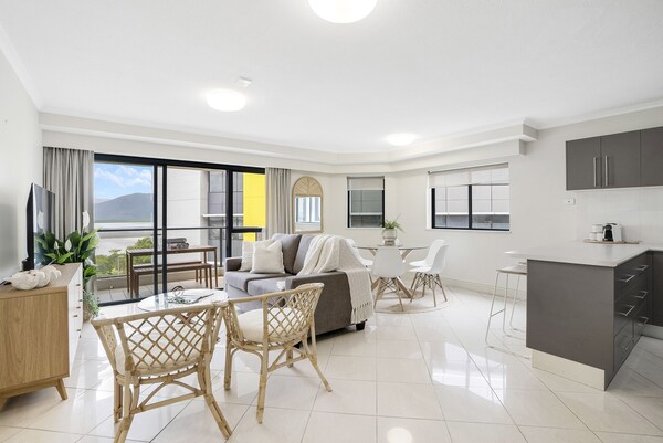 Coral Sea Dreaming- Family Friendly Apartment - Cairns Convention Centre
