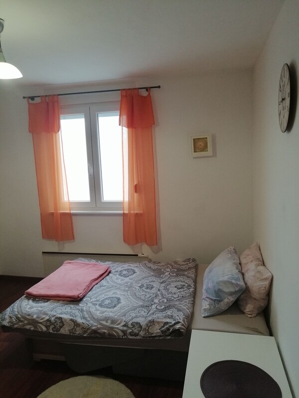 One Bedroom Apartment With Air-conditioning Karlovac (A-22022-a) - Karlovac