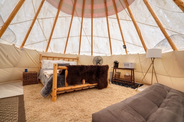 Glamping Tipi W\/ Private Bathroom - Hot Springs, SD