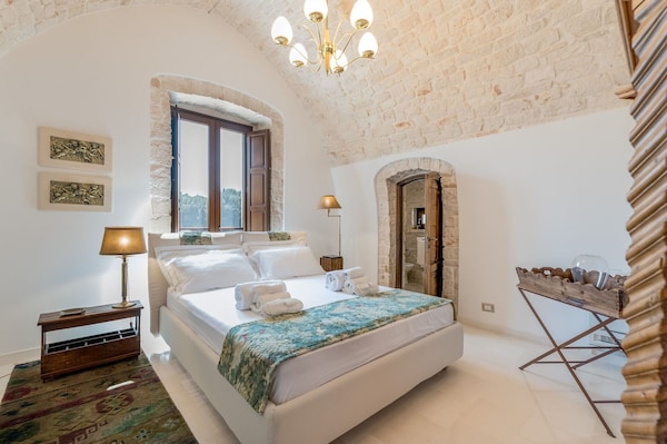 Villa In Putignano With 4 Bedrooms Sleeps 8 - Putignano