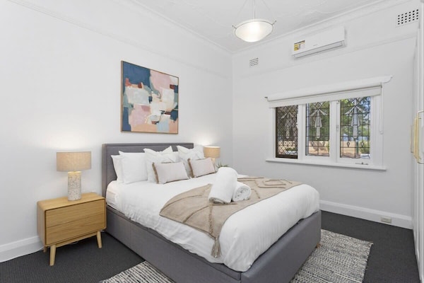 Elegant Art Deco Semi Detached 2-bed Home By Parks - オーストラリア ベルモント