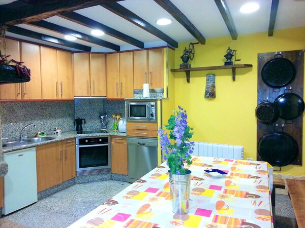 Homerez - Big House 18 Km Away From The Beach For 12 Ppl. With Swimming-pool - Barro