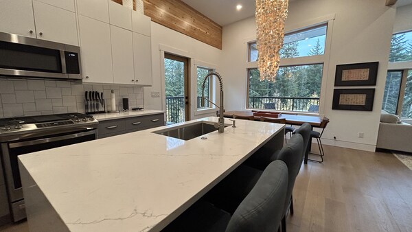 Eco-luxury Mountain House At Red Mountain - Rossland