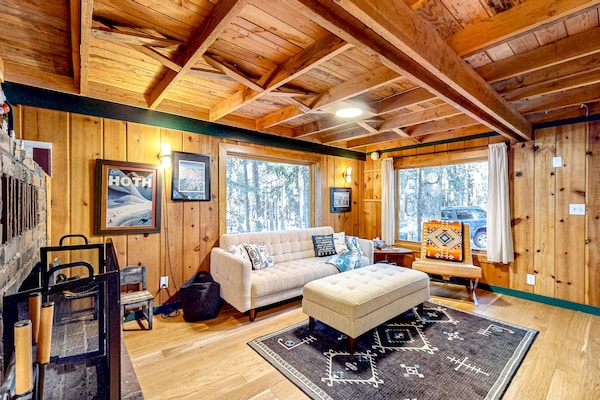 Tranquil & Historic Cabin With Fireplace & Deck Views - Near Skiing - Mount Hood, OR
