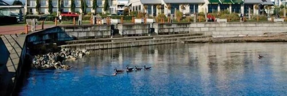 Sidney Waterfront Inn & Suites - North Saanich
