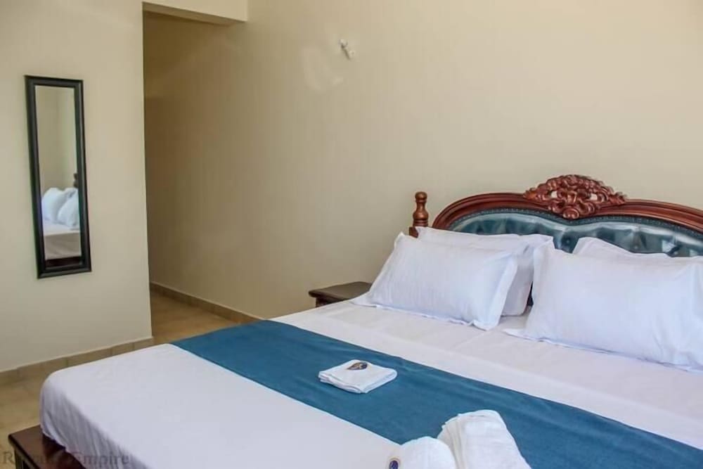 Lux Suites Impala Holiday Apartments - Mombasa