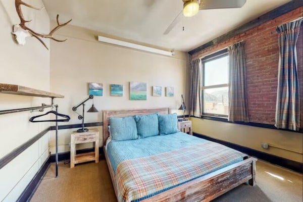Benson Lodge Room - 1 - Vallecito Lake, CO