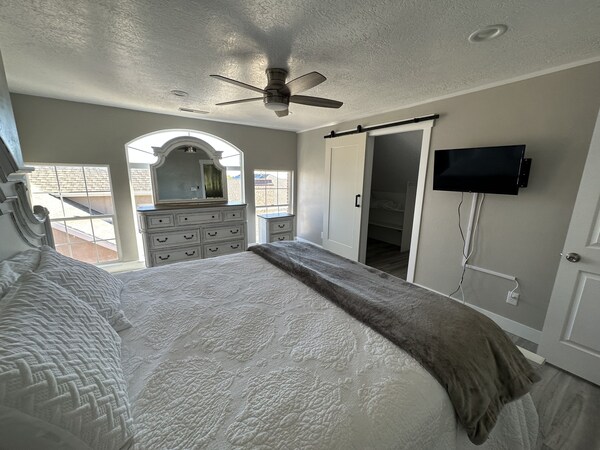 Relax And Unwind In A 3br\/2ba Apartment. Pool, Hot Tub, And Gym - SeaQuest Utah, Layton