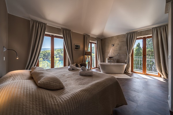 Beautiful Hvar Villa | 4 Bedrooms | Villa Stone Pine | Private Infinity Pool & Stunning Sea Views | Vrboska - Jelsa