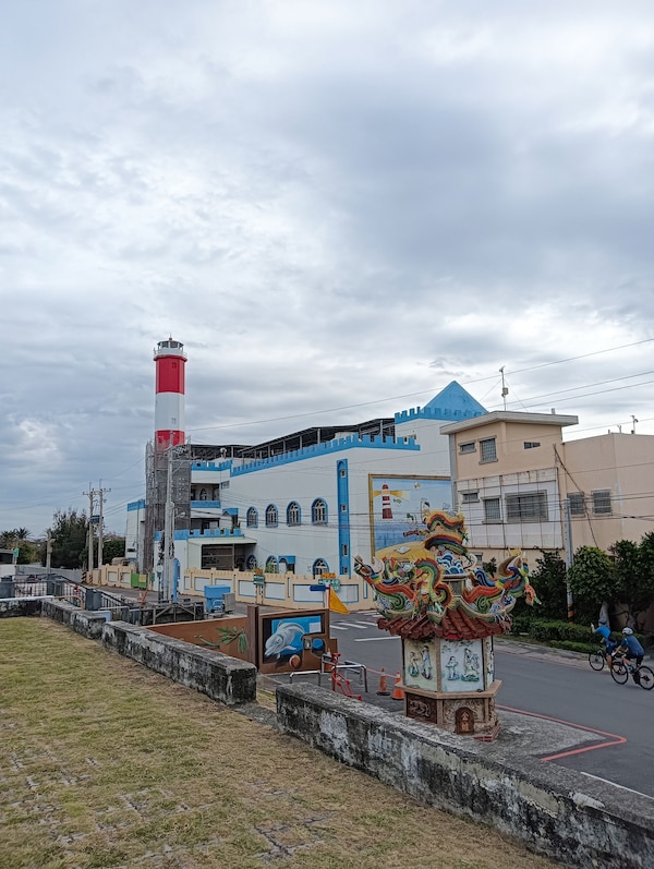 Wind Power Farm Is Right Near By, Wetland, Taichung Harbor, Mitsui Outlet; Etc. - 台中市