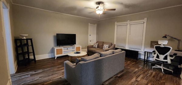 Apartment In The Heart Of Algonquin - Cary, IL