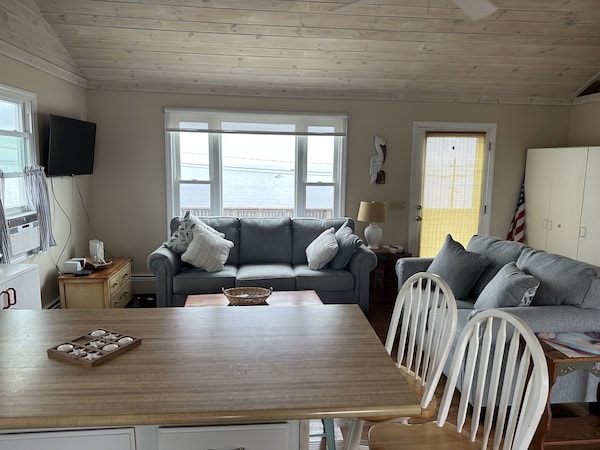 2 Bedroom Private Beach Front Cottage! Pet Friendly - New Bedford, MA