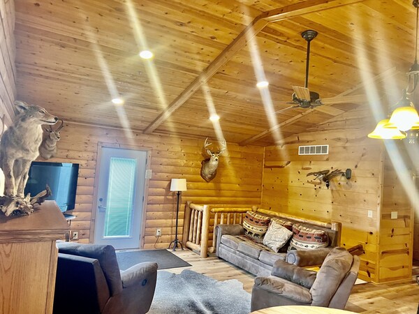 New! Timber Ridge Lodge W\/ Hot Tub All Year Round - Harpers Ferry, IA