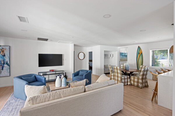 New Listing! Modern Compound 6 Bedrooms & Spa! - Marina del Rey, CA