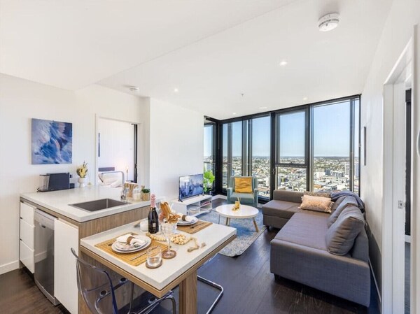 Story Bridge & City View! Skyhigh Luxe 2 Bed Unit - Newstead