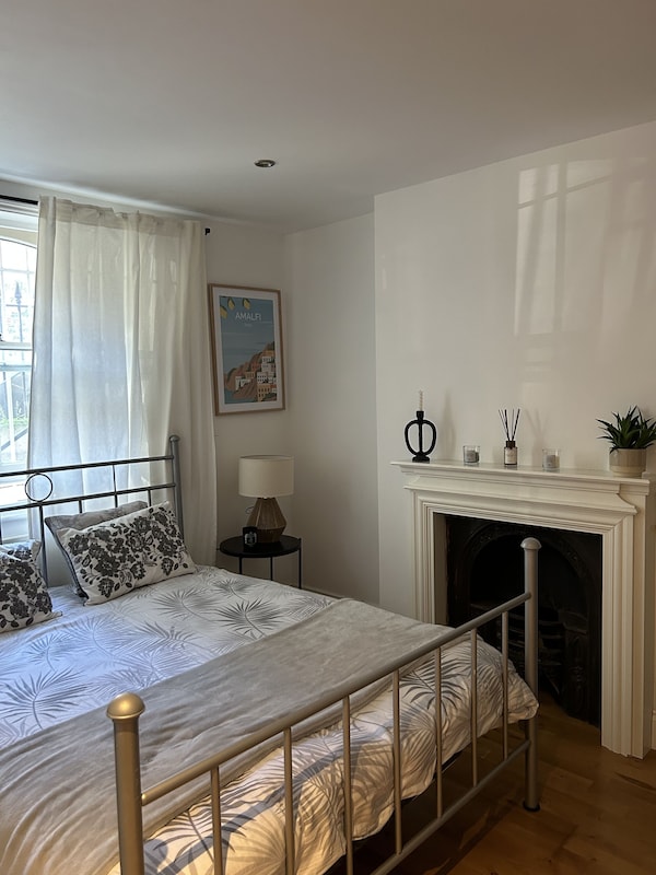 Discover Our 2-bedroom House With A Lush Garden - Bloomsbury