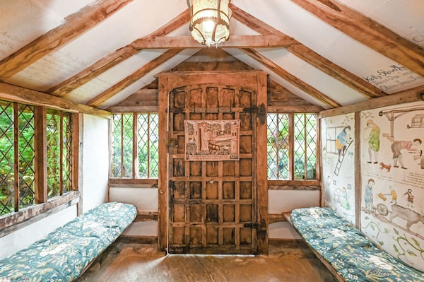 Hell Fyre 1594 By Inspirestays.com - A Cottage That Sleeps 2 Guests In 1 Bedroom - Horsham, UK