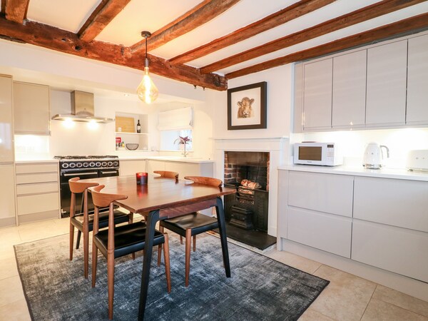 36 Main Street, Pet Friendly, With Open Fire In Ticknall - Leicestershire