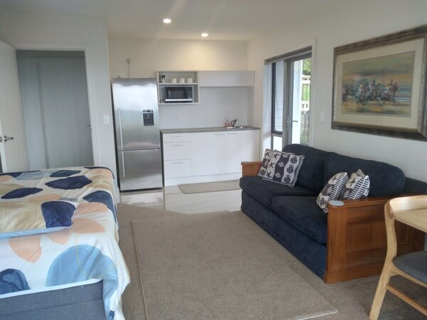 Luxury Apartment With Beautiful Views Of Coopers Beach - Mangōnui