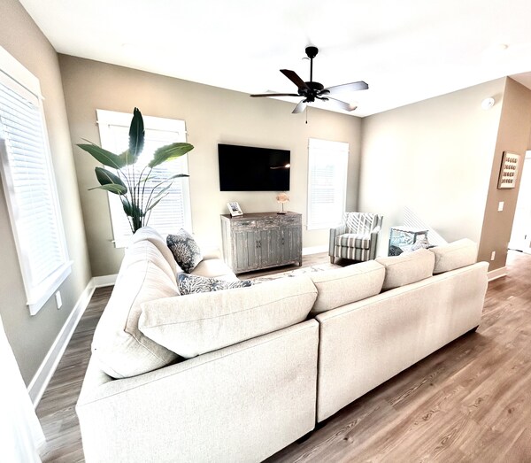 Chill In This Beautiful Brand New Condo Just Steps From The Beach And The Sound - Corolla, NC
