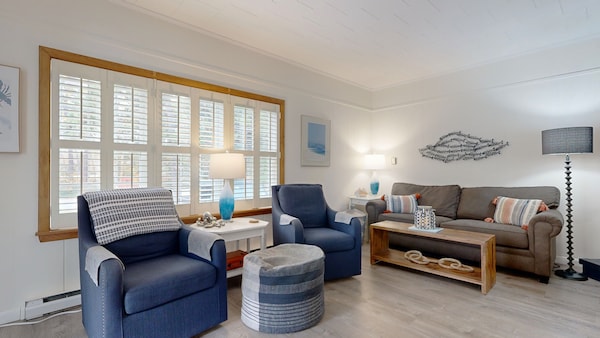 Anchor Down Beach Cottage B| Pet Friendly|bayley Vacation Rentals - Old Orchard Beach, ME