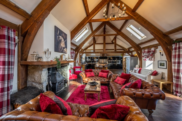 Unique Luxury Converted Steading Situated In The Foothills Of The Cairngorms - Moray