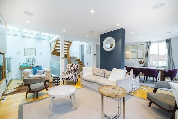 New Stunning 5bd Mews House - Brentford